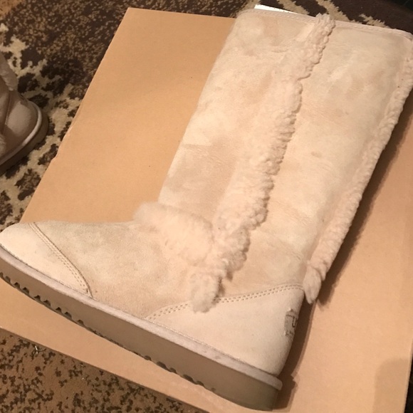 Ugg Boots - Picture 3 of 4